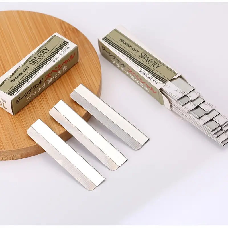 10 Stainless Steel Eyebrow Razors for Women's Grooming